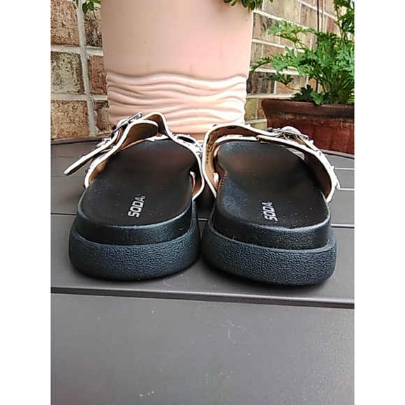 🌸NWOT Soda Studded Slides Sandals Size 8M Cream and Black - Picture 5 of 9